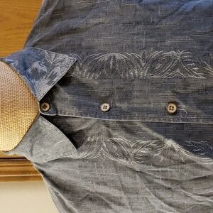 Quiksilver grey floral silk blend short sleeve euc